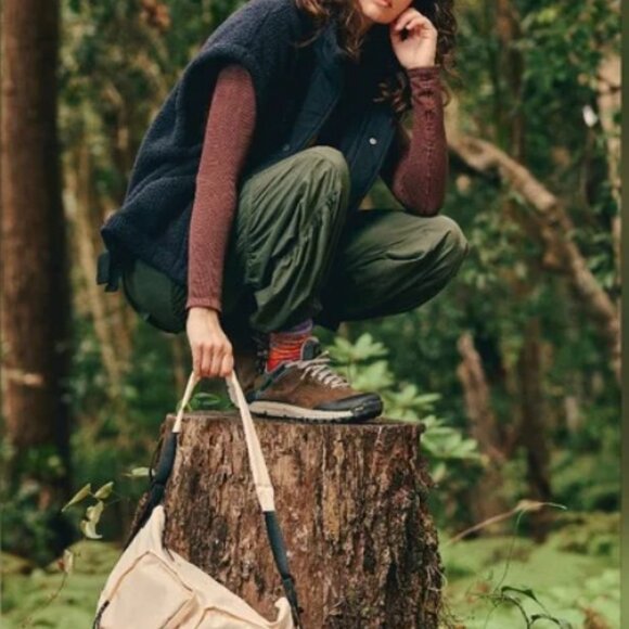 NWT Free People Movement Nylon Trailhead Sling Bag in Ivory - Picture 3 of 17